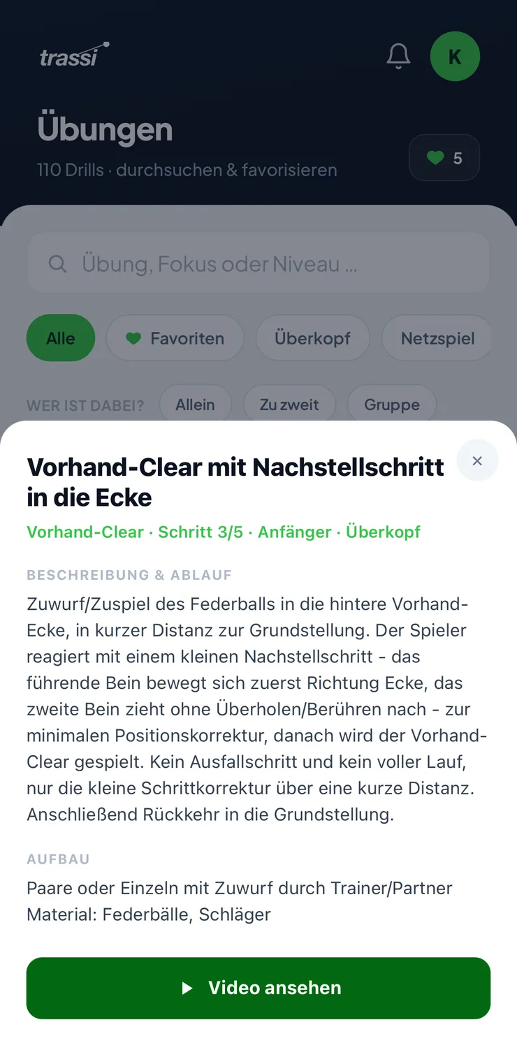 Übungs-Detailansicht in der trassi App: Vorhand-Clear mit Nachstellschritt – Beschreibung, Aufbau und Video