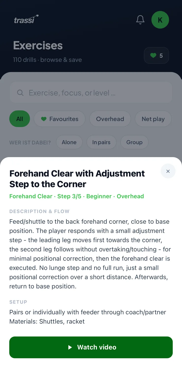 Drill detail view in the trassi app: forehand clear with side step – description, setup and video